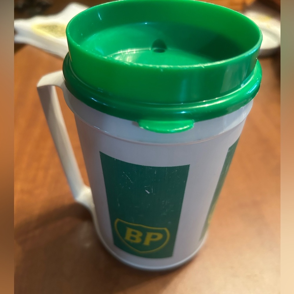 Vintage BP Aladdin brand drinking handled cup w/ a straw/sip hole. 12 oz I think